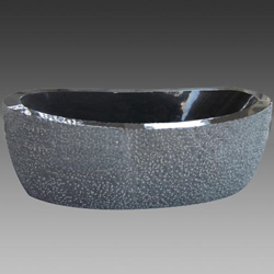 Absolut schwarze Granitbadewanne, außen natürlich